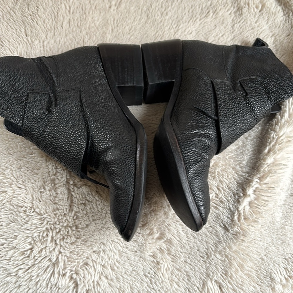 Alexander wang black leather Erin ankle boot
EU Size 38 / US size 8 - Picture 6 of 10